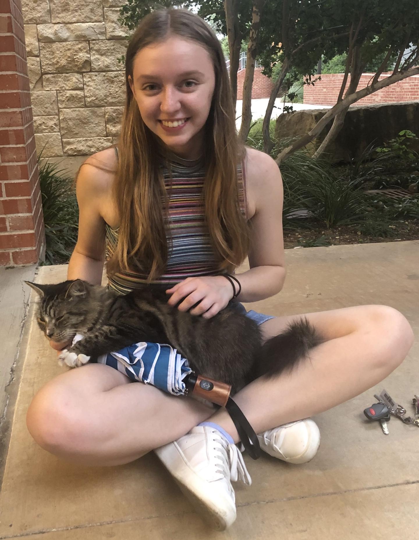 Photo of 猫联盟 friend Becca 和 cat named Dolly